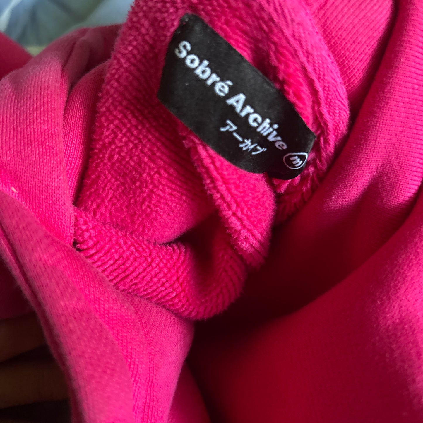 isobree pink hoodie